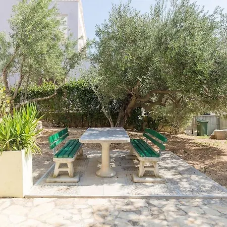 Botanica With Pool Apartment