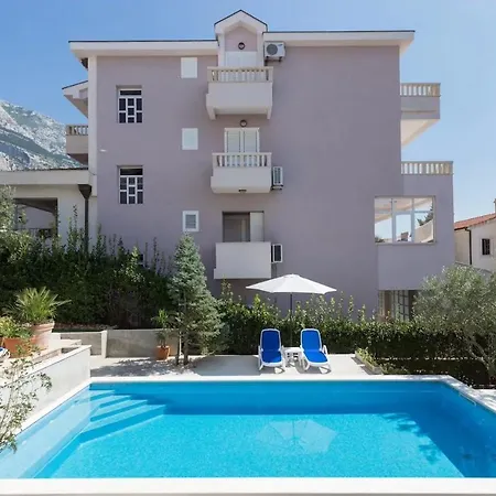 Apartment Botanica With Pool