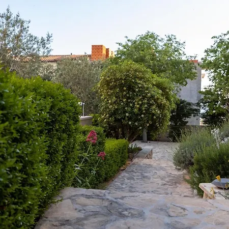 Apartment Botanica With Pool Makarska